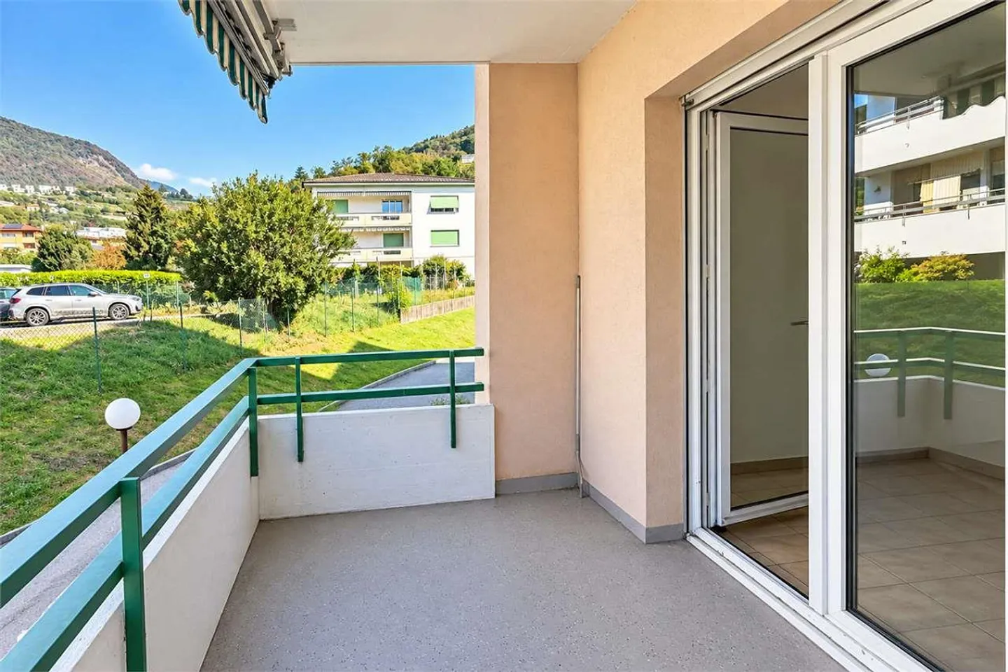 Tranquillité et verdure dans un grand appartement de 3.5 pièces - Photo 1 sur 8