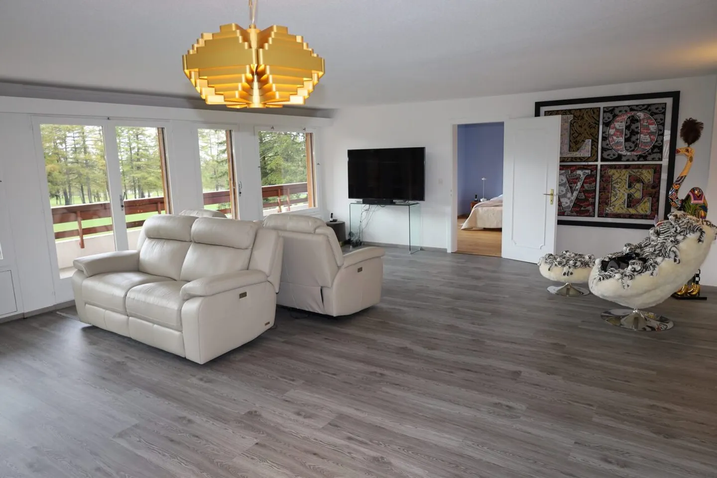 Magnificent 5.5-room apartment with a view of the golf course in Crans - Photo 1 of 23