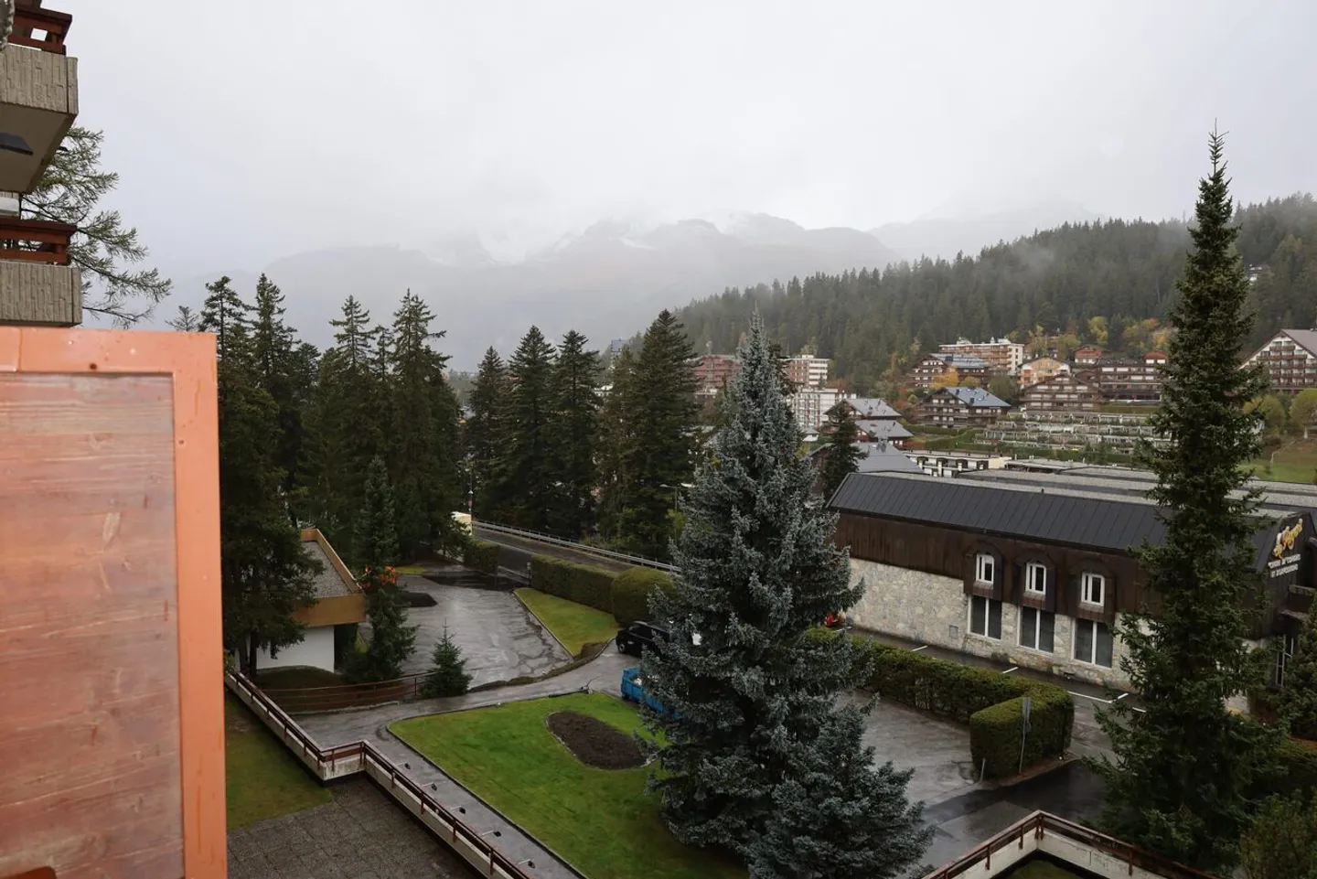 Magnificent 5.5-room apartment with a view of the golf course in Crans - Photo 19 of 23
