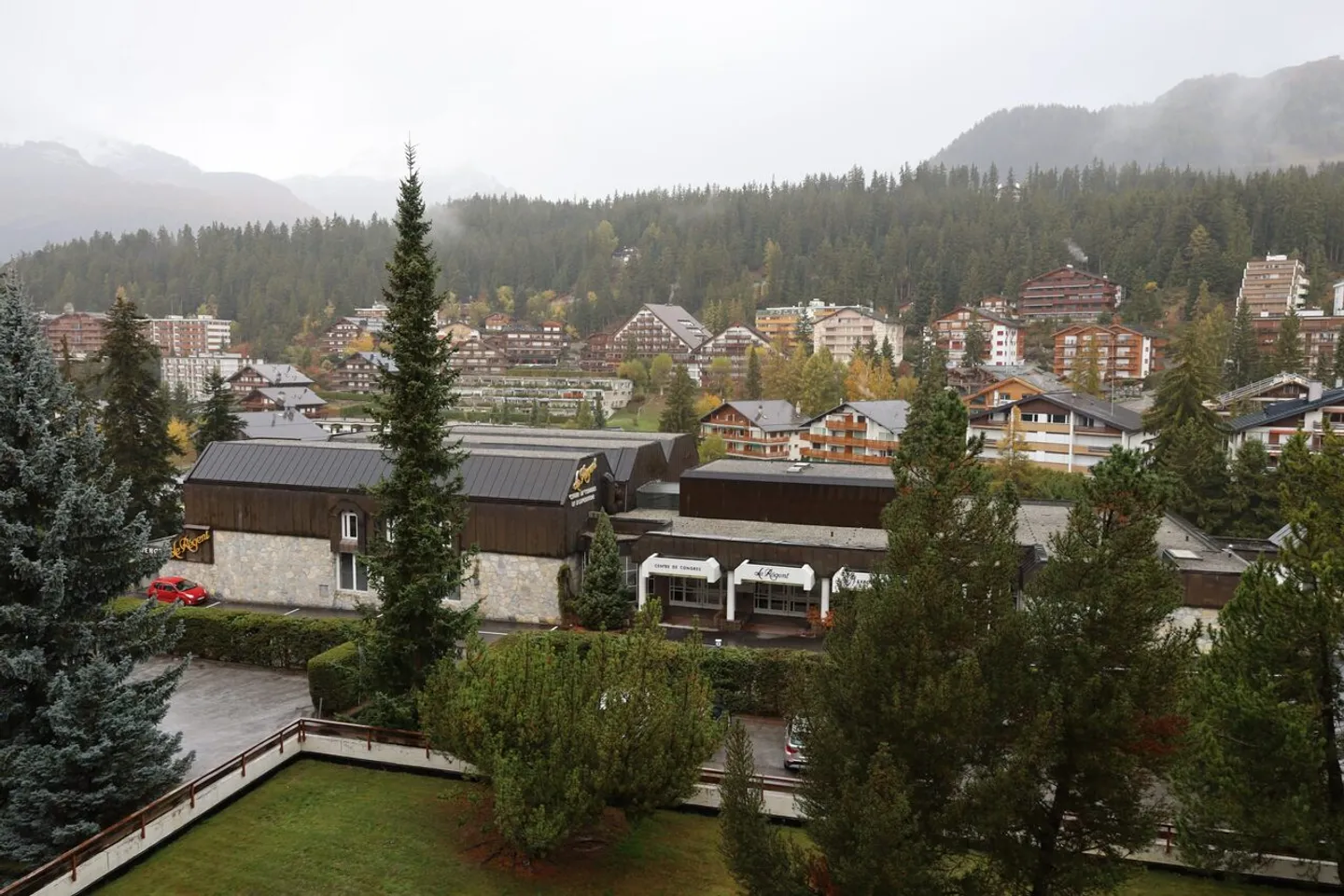 Magnificent 5.5-room apartment with a view of the golf course in Crans - Photo 20 of 23