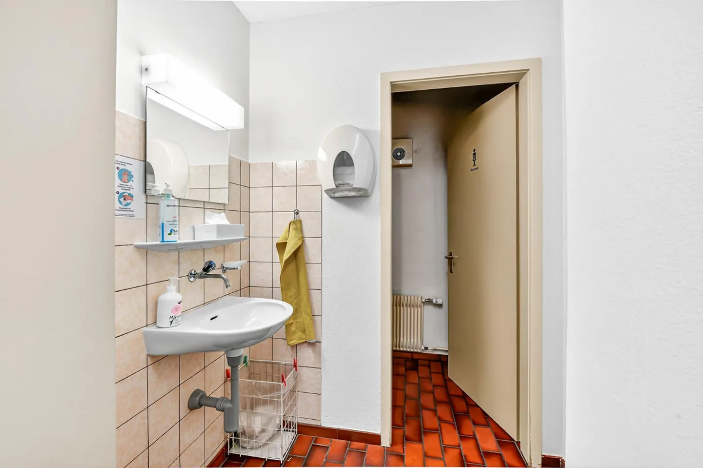 Proprietà residenziale e commerciale con potenziale di sviluppo versatile - Foto 25 di 47