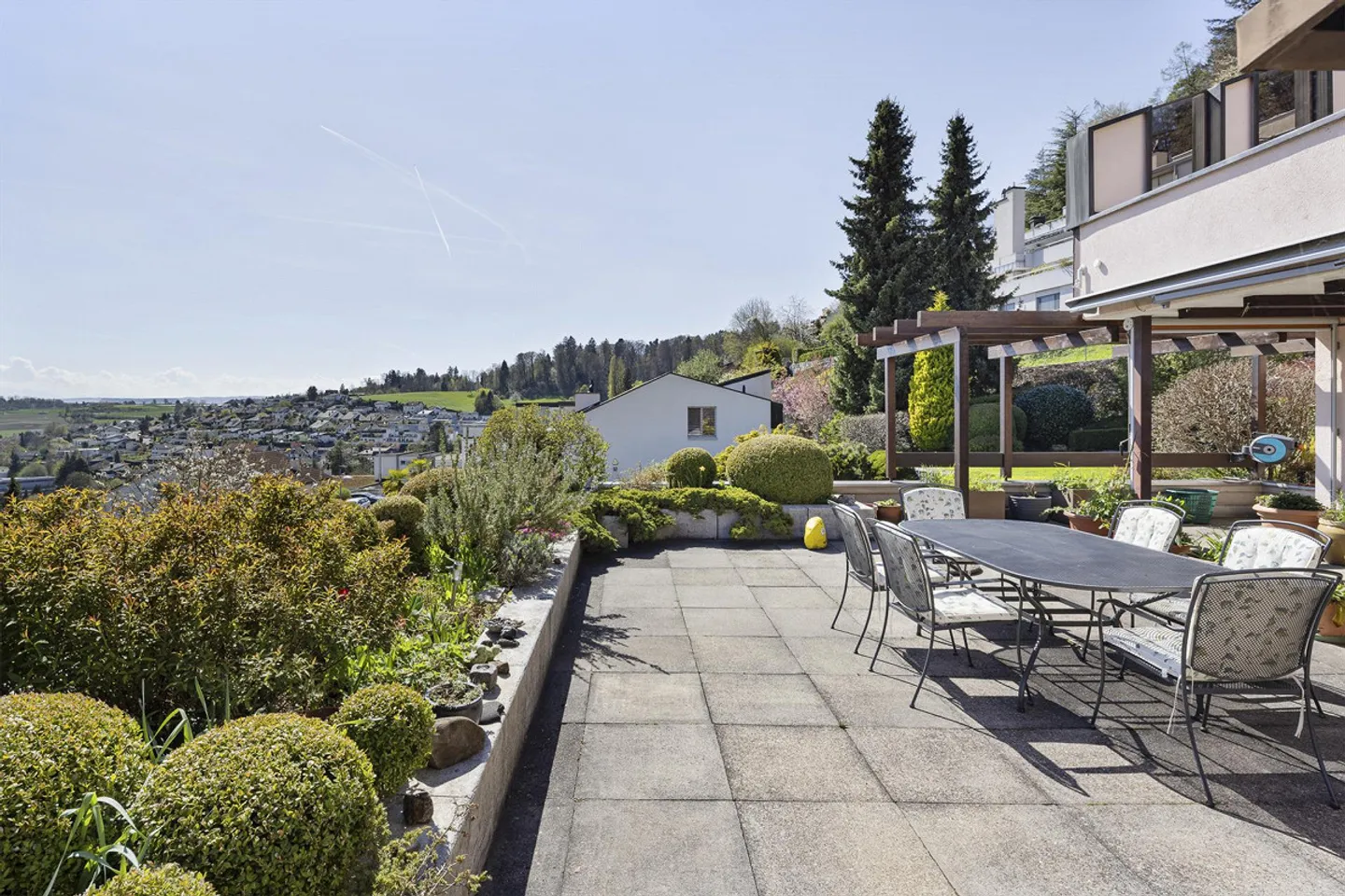 Charmantes Familienhaus mit Garten - Foto 2 von 15