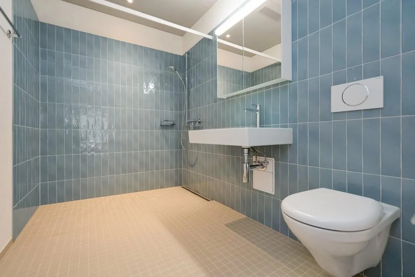 Living with a View and Comfort - Photo 3 of 8