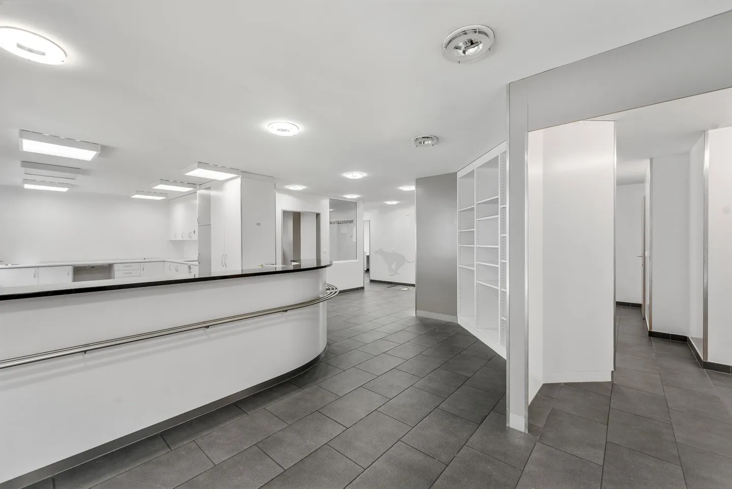 236 m² Büro-/Praxisräume mit eigenem Eingang und Parkplätzen - Foto 5 von 12
