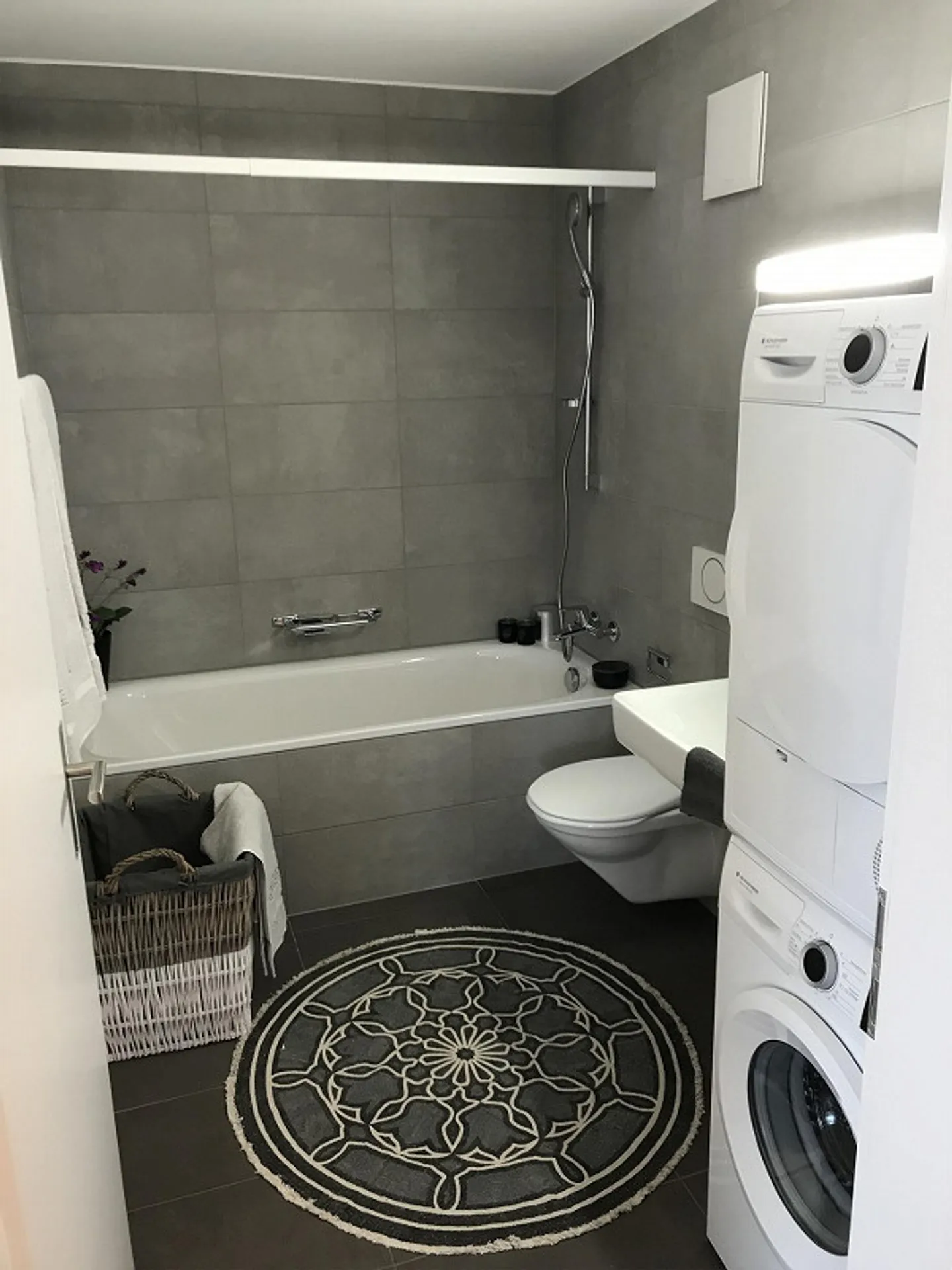 Appartamento moderno con balcone - Foto 4 di 5