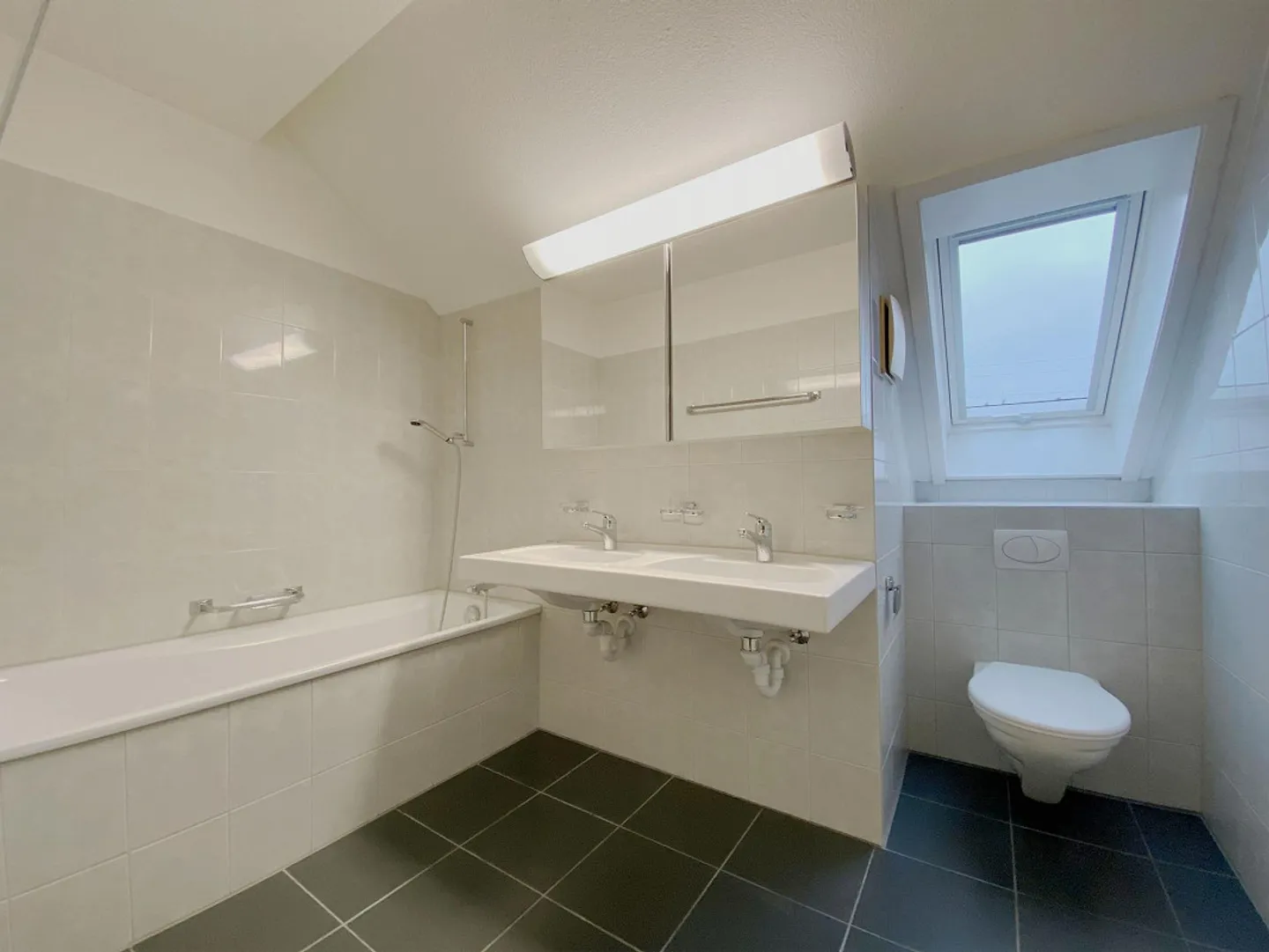 Your new home - modern attic apartment - Photo 8 of 11