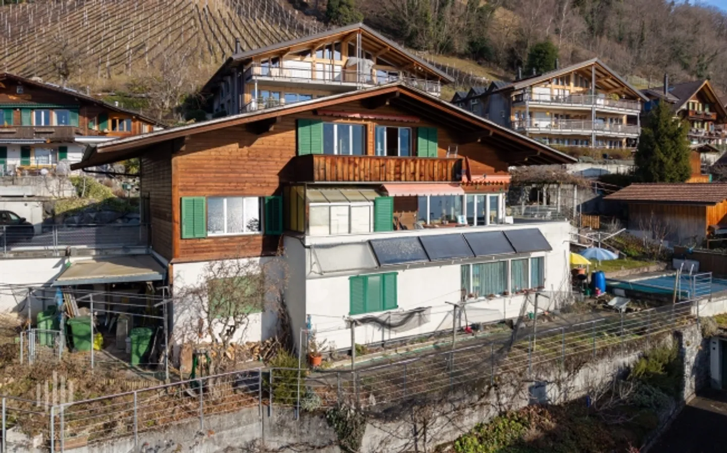 ImmoWyss - Maison de 3 familles avec vue sur le lac et le Niesen avec une ambiance de vacances - Photo 1 sur 10