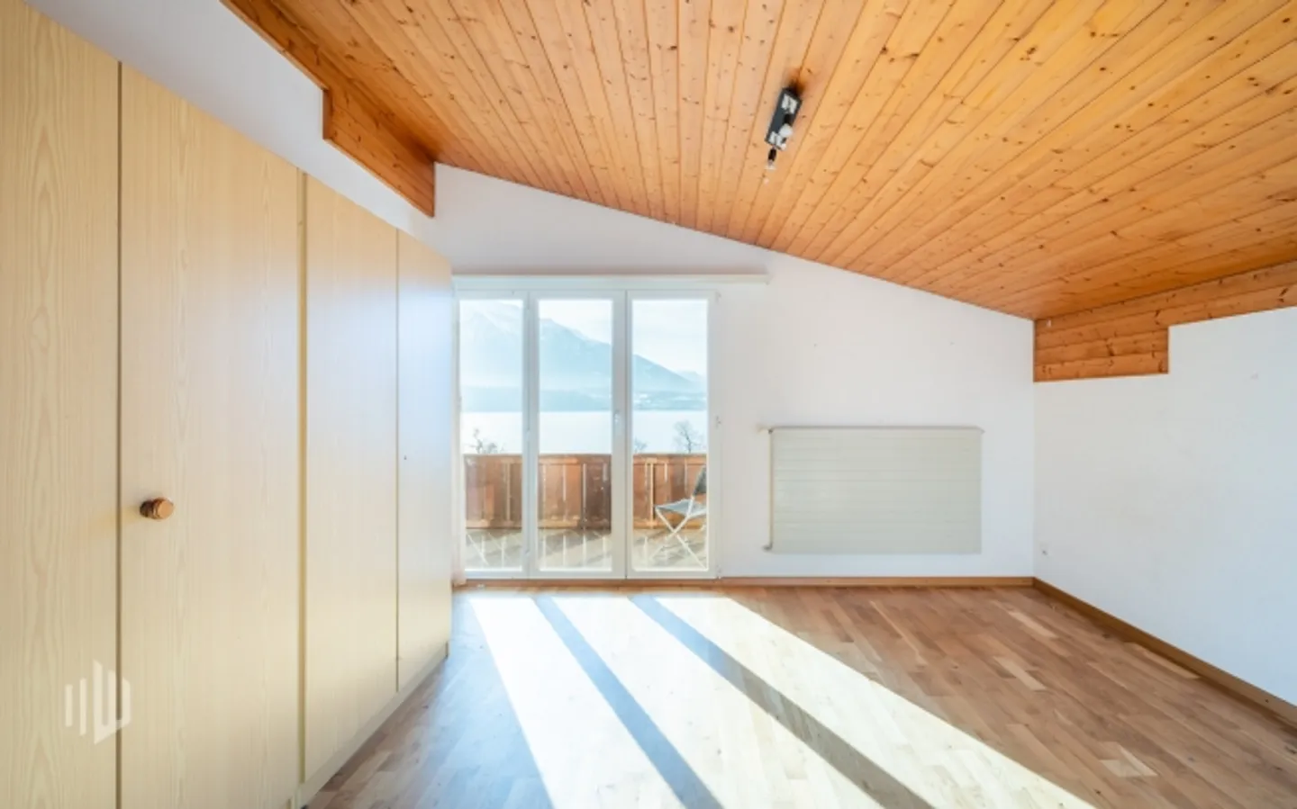 ImmoWyss - Maison de 3 familles avec vue sur le lac et le Niesen avec une ambiance de vacances - Photo 4 sur 10