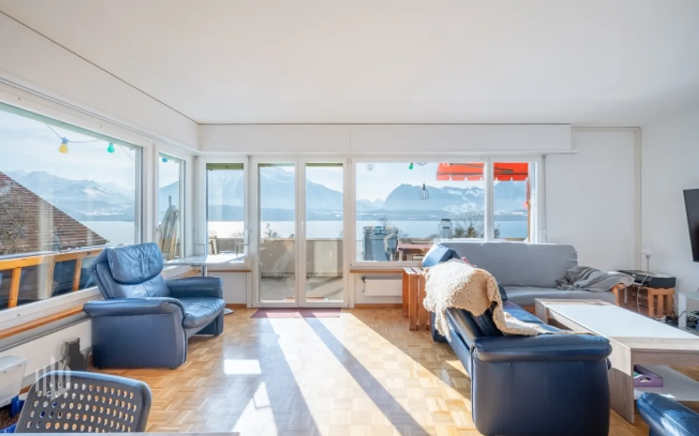 ImmoWyss - Maison de 3 familles avec vue sur le lac et le Niesen avec une ambiance de vacances - Photo 7 sur 10