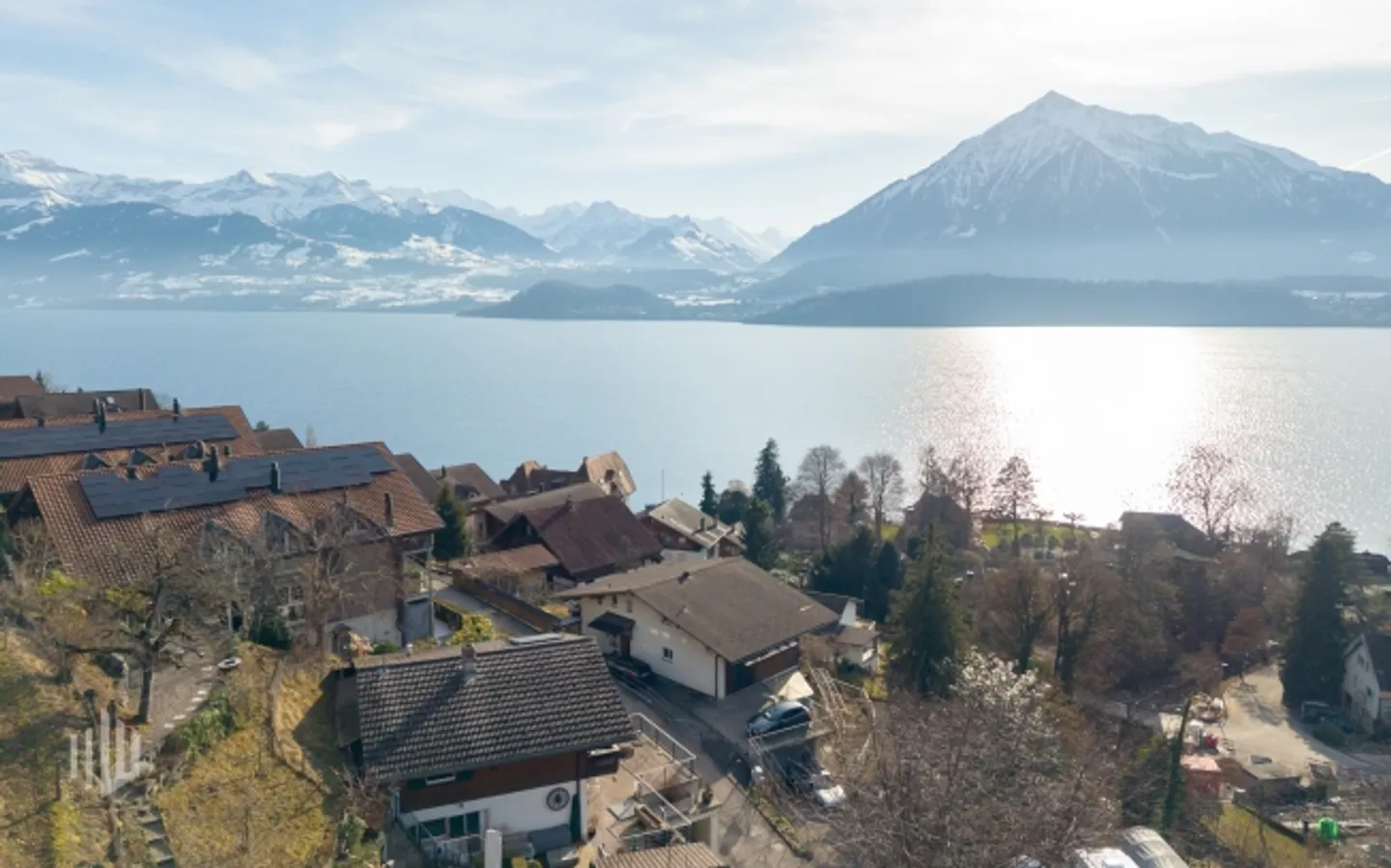 ImmoWyss - Maison de 3 familles avec vue sur le lac et le Niesen avec une ambiance de vacances - Photo 9 sur 10