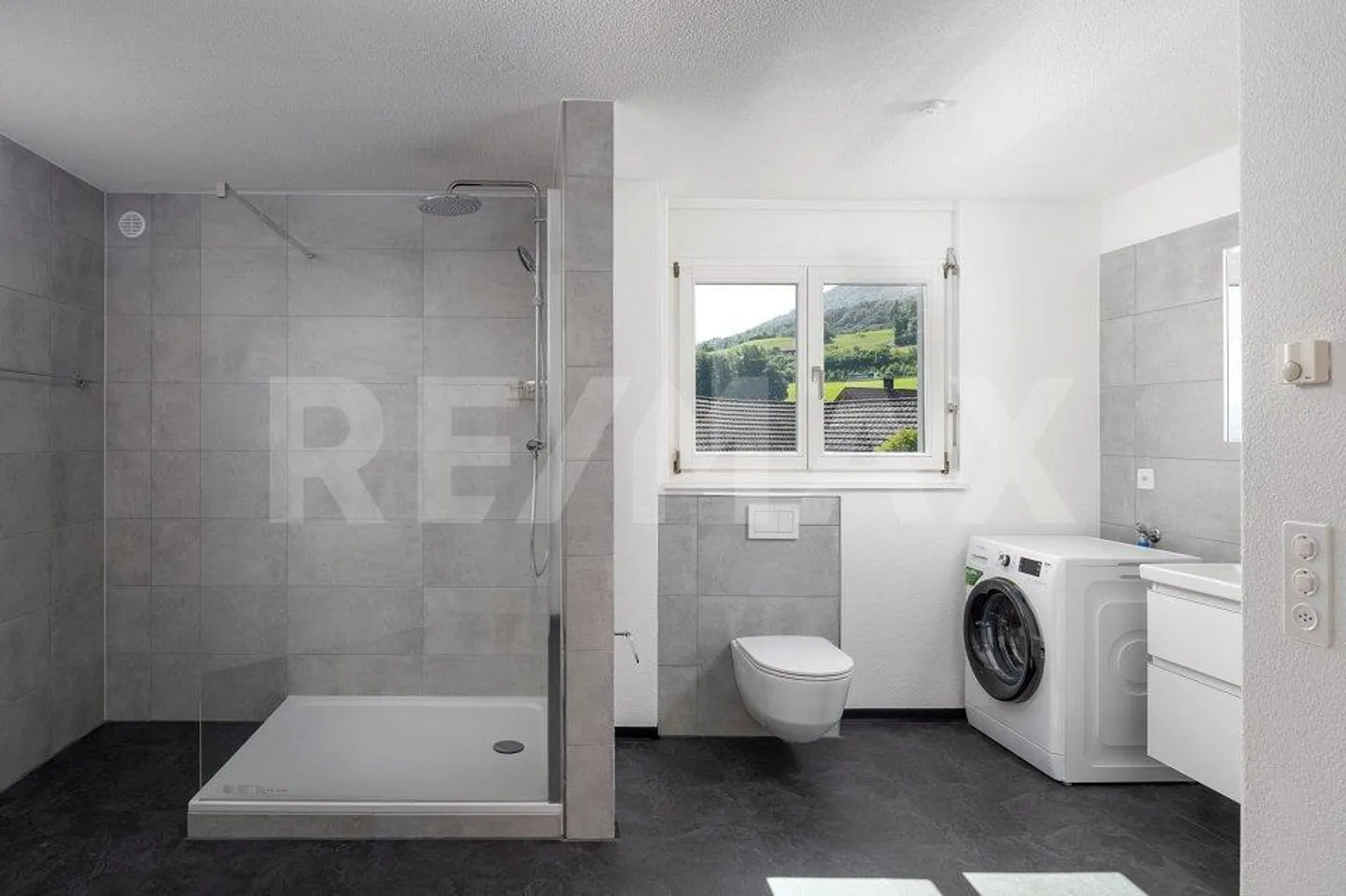 Vivere moderno immerso nella natura / Appartamento 4.5 stanze appena ristrutturato - Foto 5 di 13