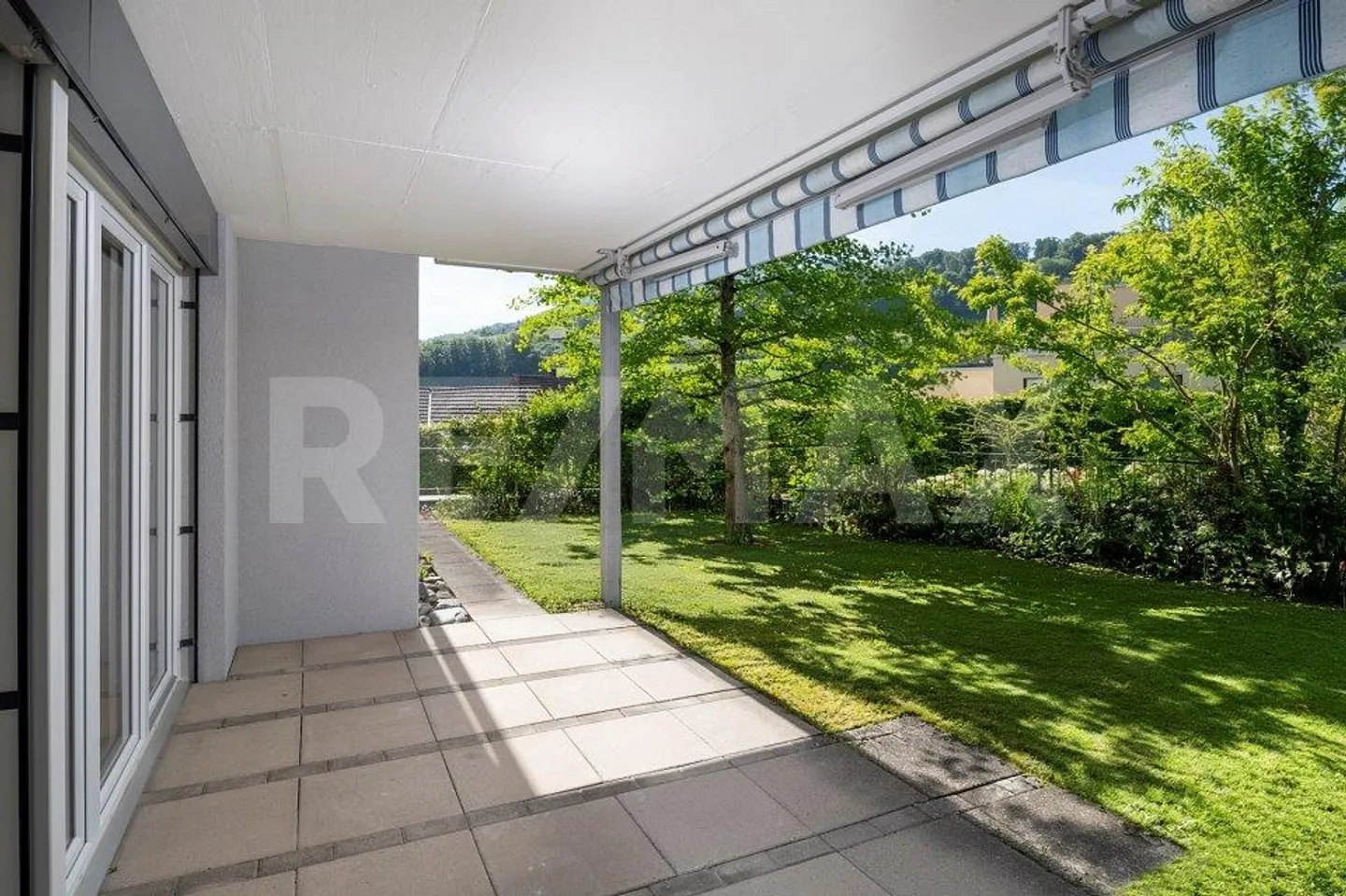 Vivere moderno immerso nella natura / Appartamento 4.5 stanze appena ristrutturato - Foto 10 di 13