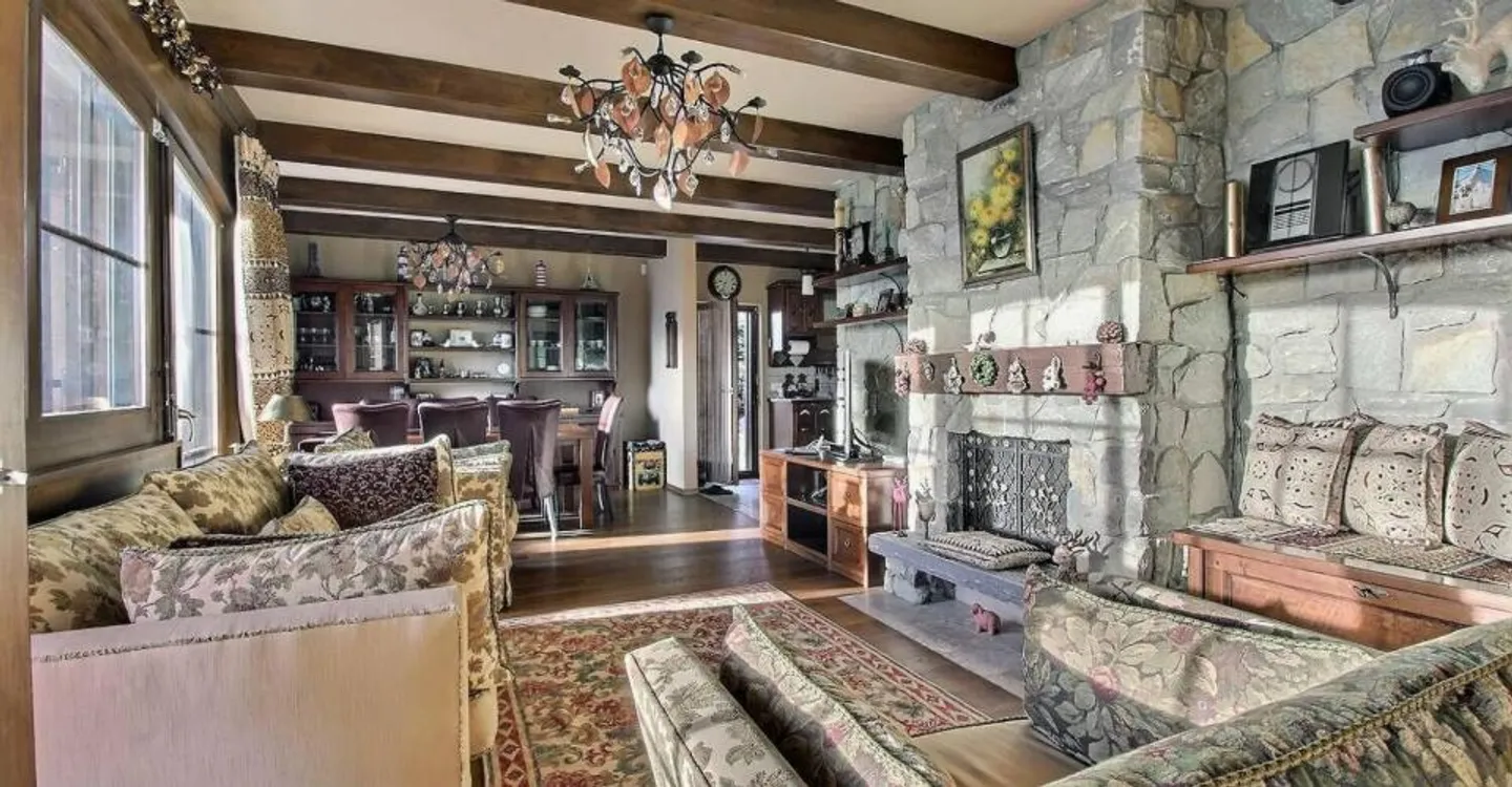 7-Room Chalet in Anzère - Photo 1 of 13