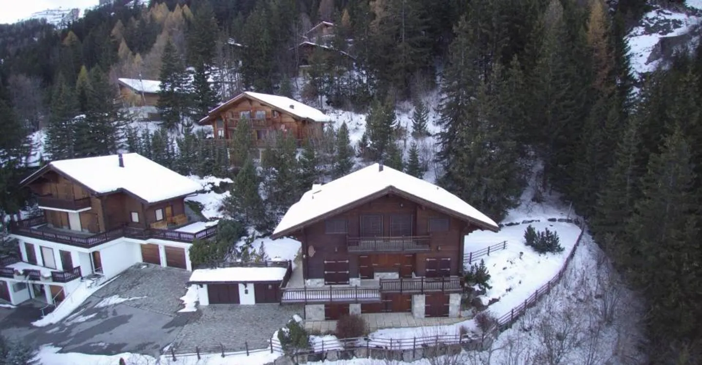 7-Room Chalet in Anzère - Photo 3 of 13