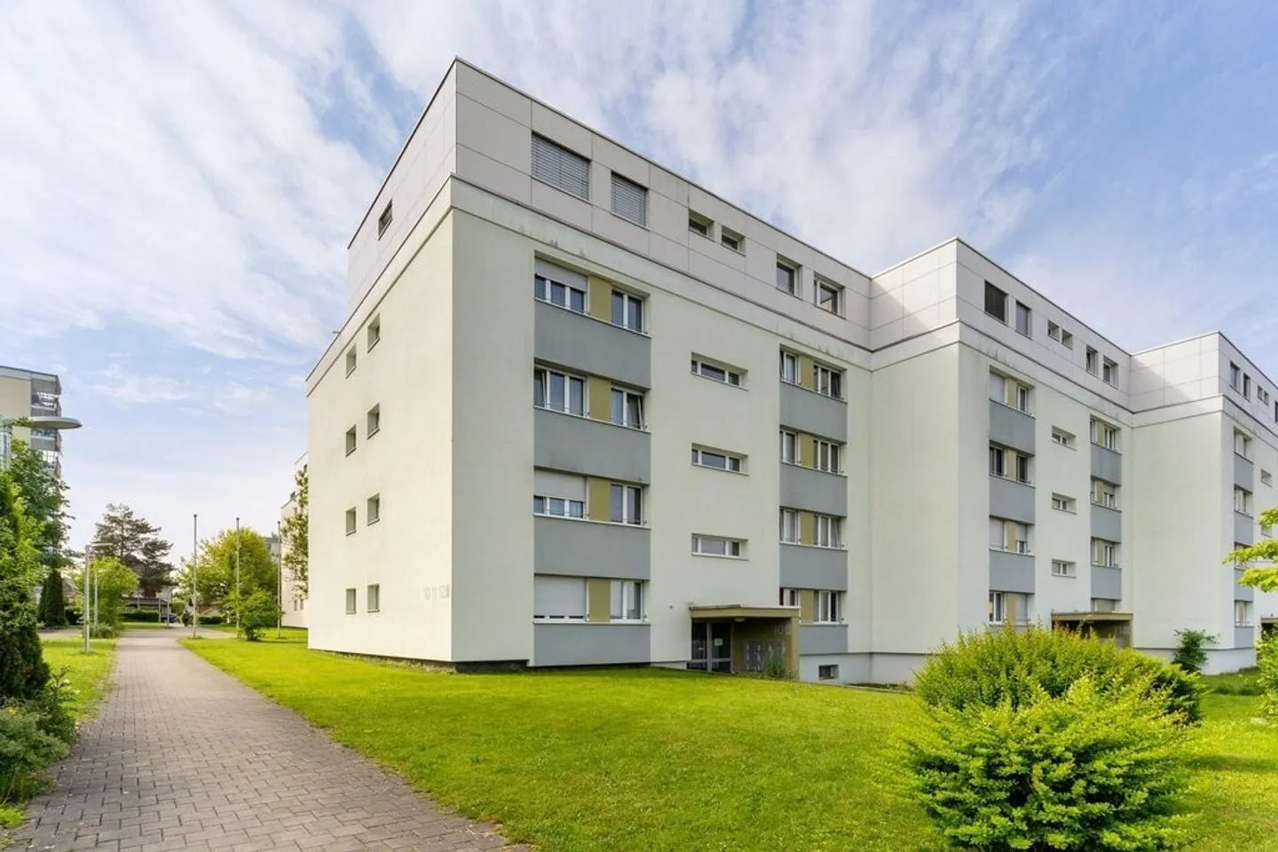 Appartamento affascinante 3.5 locali con balcone in posizione centrale a Rubigen - Foto 1 di 9