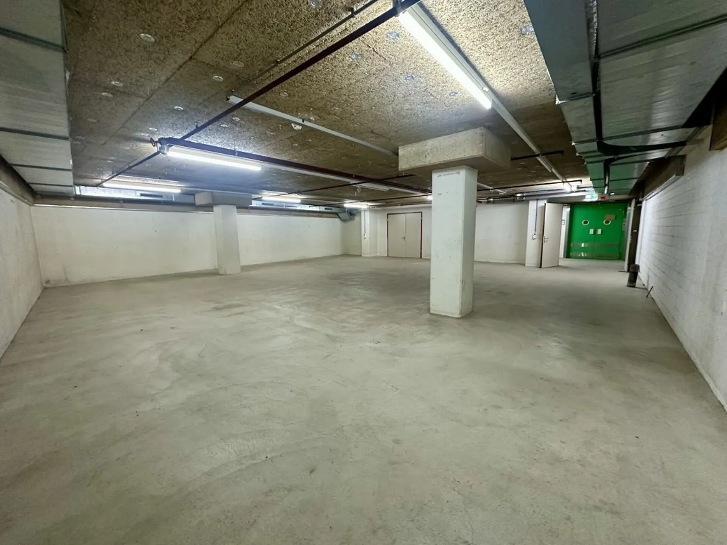 Spaziosi spazi di stoccaggio con ascensore - Foto 3 di 3