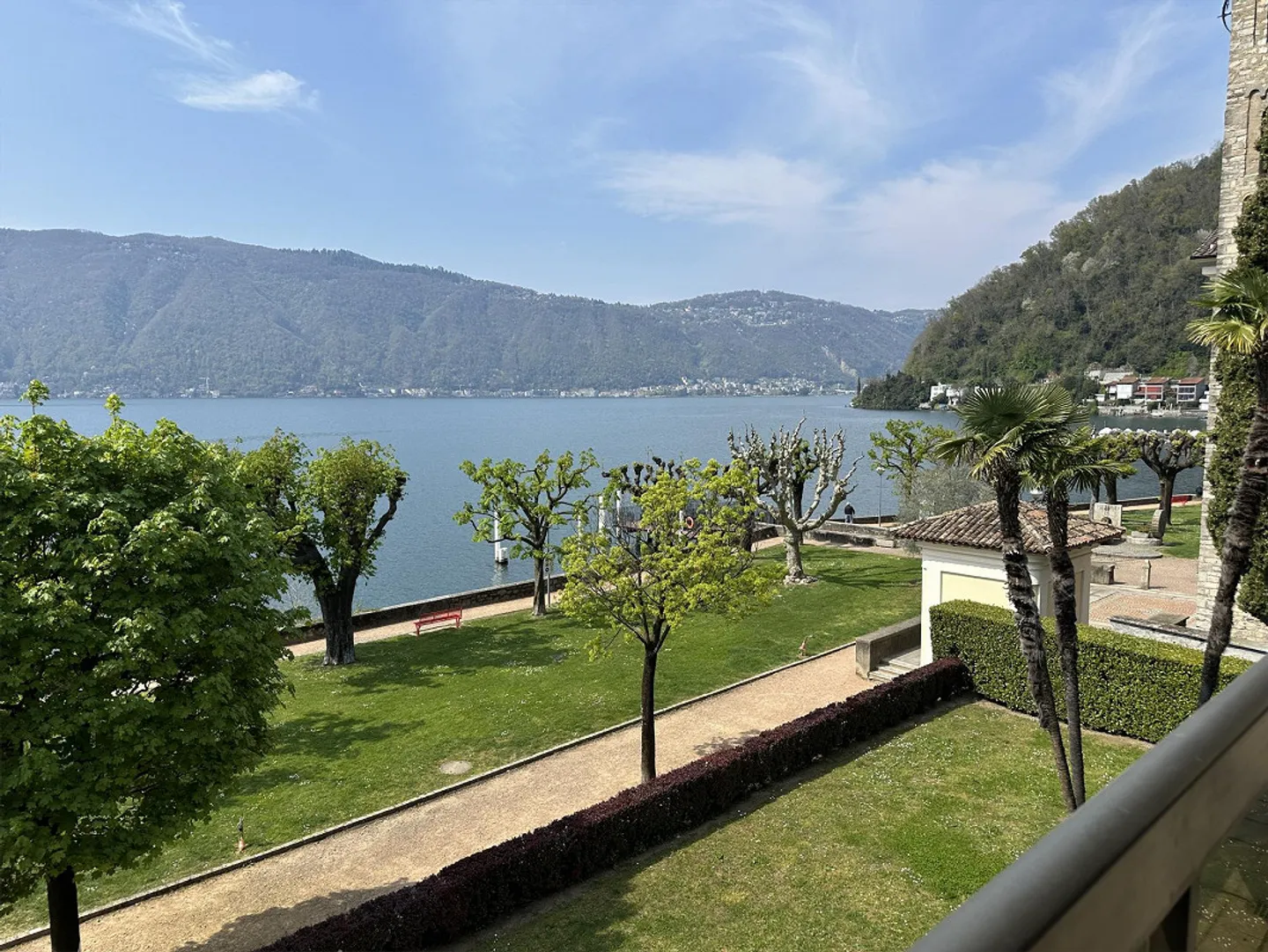 Prestigeträchtige 4.5-Zimmer-Wohnung mit Doppelblick und exklusivem Komfort am Seeufer - Foto 2 von 12