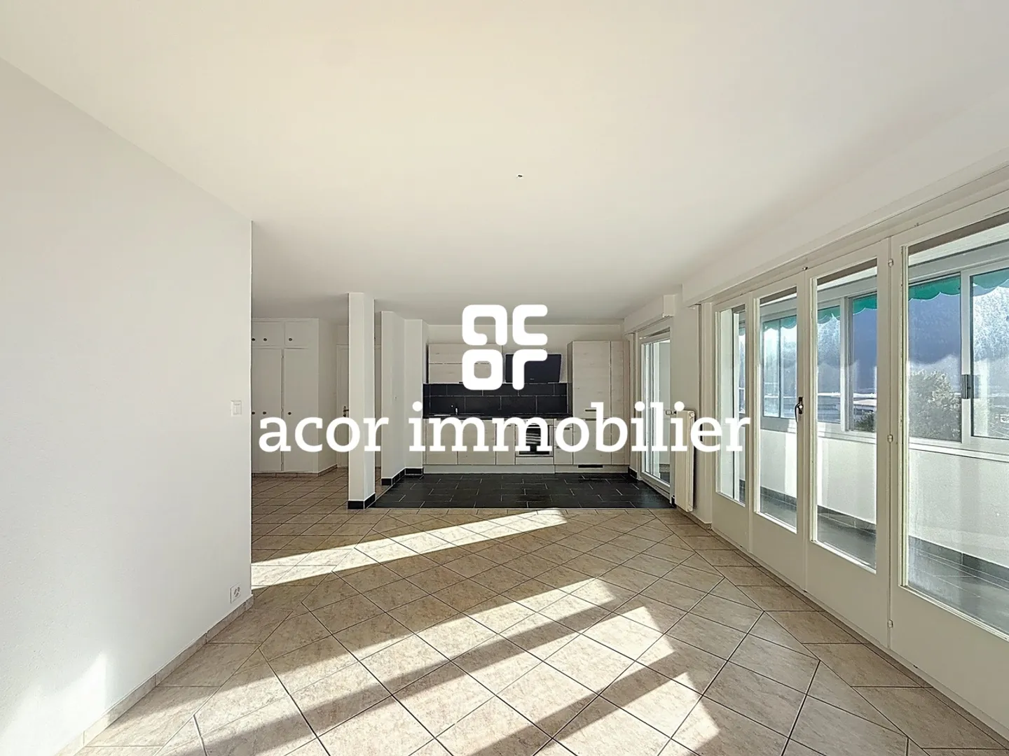 Beautiful 4.5-room apartment with unobstructed mountain views - Photo 1 of 6