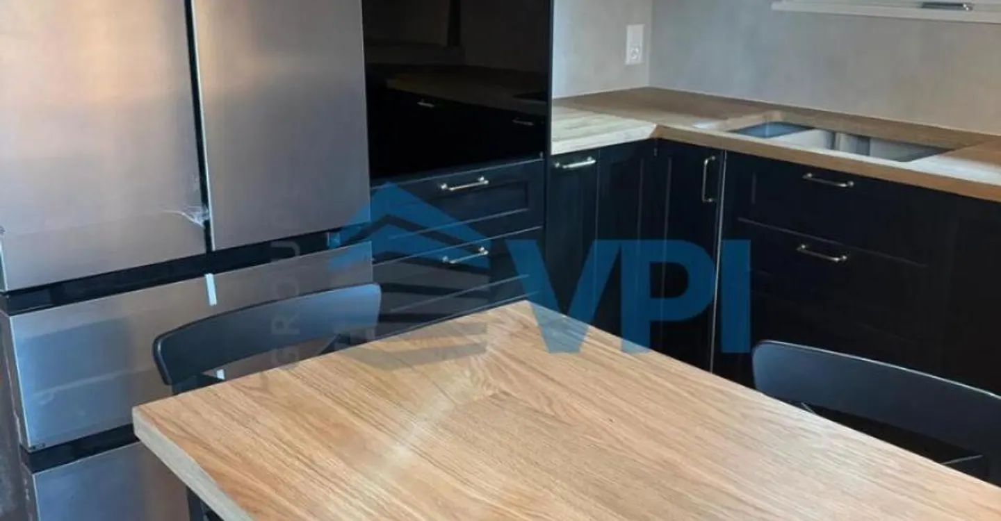 Wunderschöne renovierte Familienvilla mit Pool in Sezenove Bernex - Foto 1 von 12