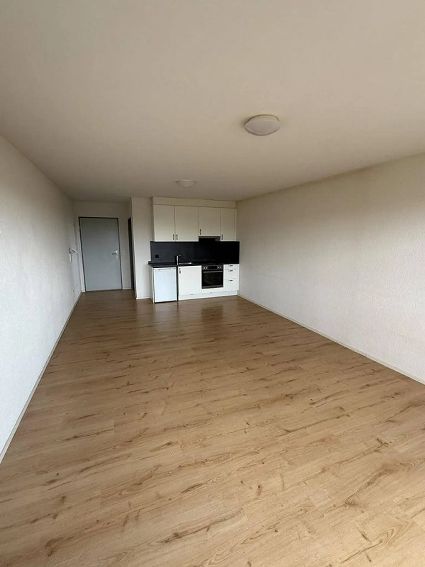 Cozy 1.5-room apartment with balcony - Photo 3 of 8