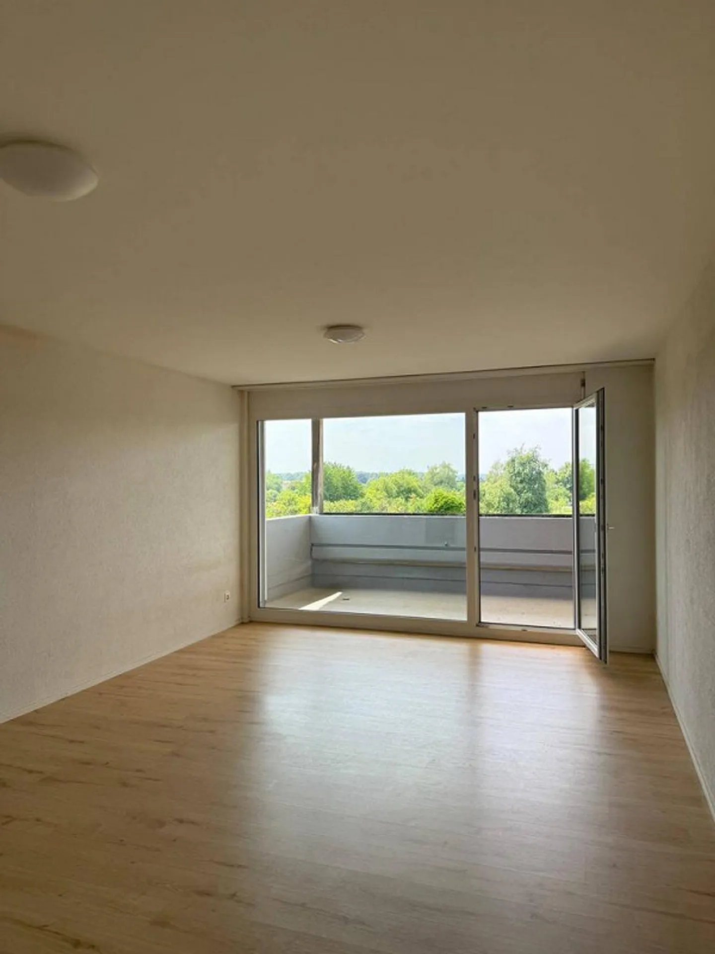 Cozy 1.5-room apartment with balcony - Photo 4 of 8