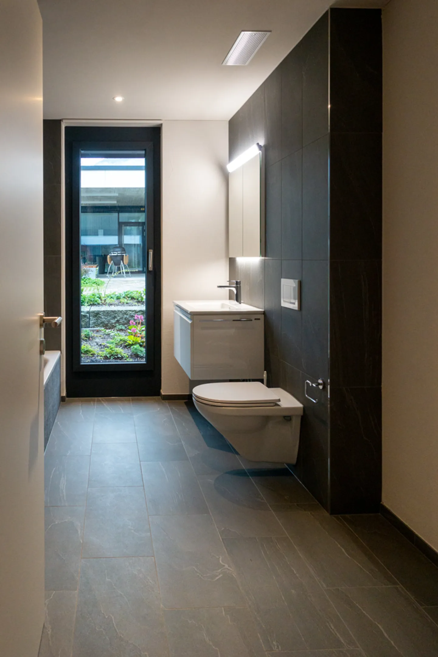 Lichtdurchflutete Wohnung in Niederurnen - Foto 8 von 13