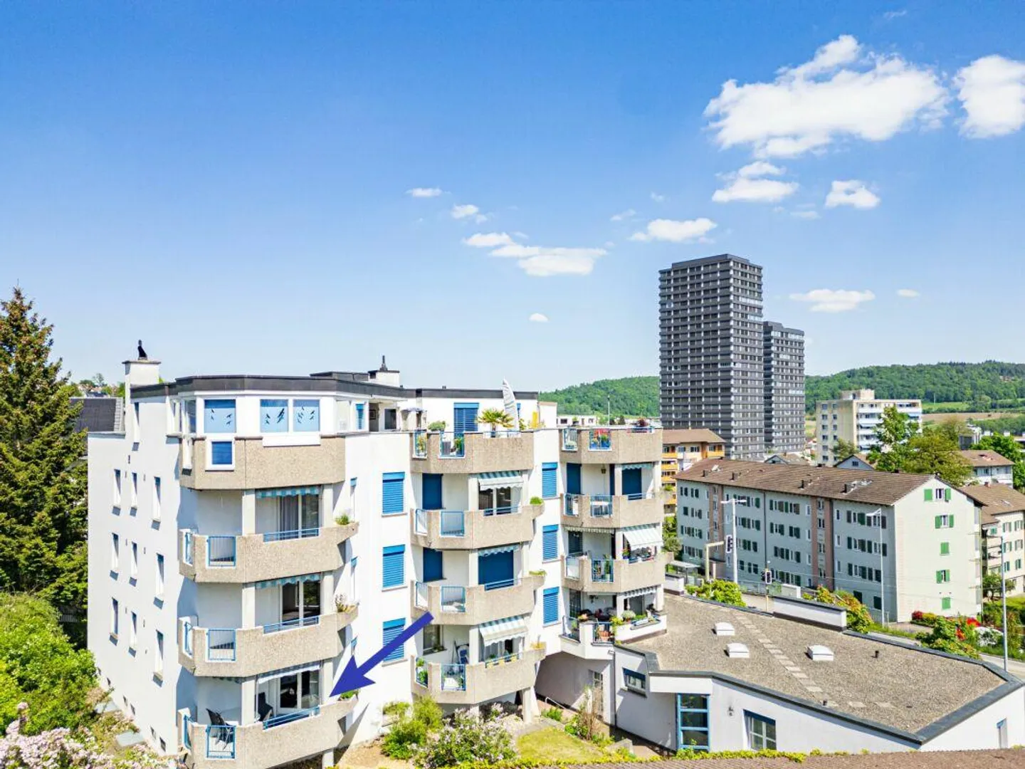 Vie Confortable - Propriété Bien Entretenue - Meilleure Infrastructure - Photo 2 sur 23