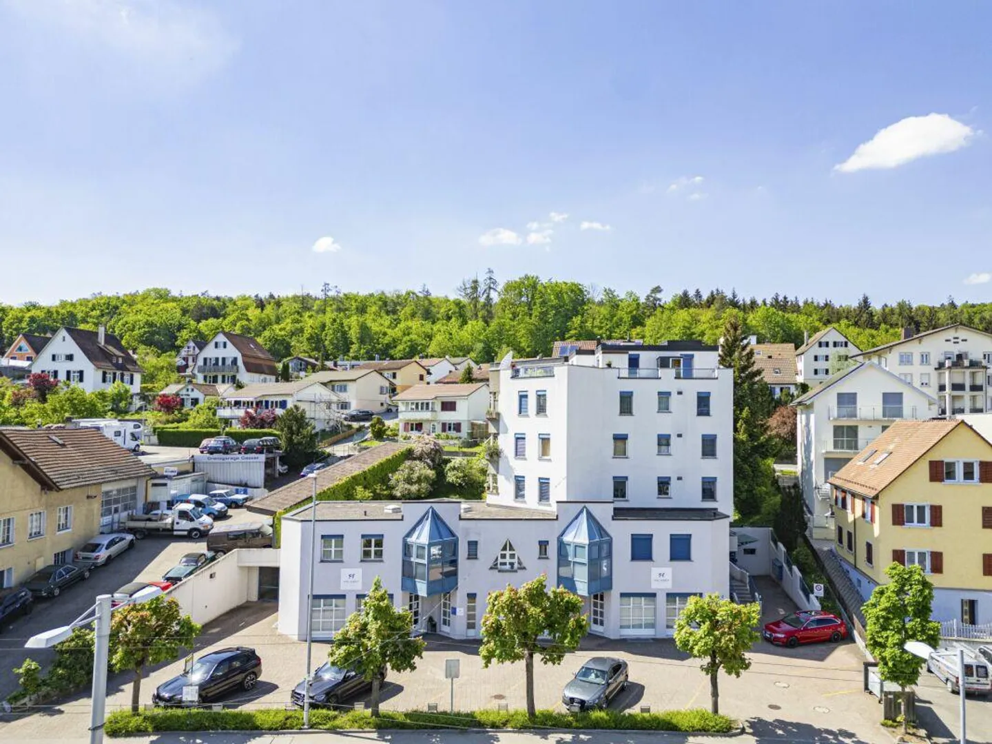 Vie Confortable - Propriété Bien Entretenue - Meilleure Infrastructure - Photo 3 sur 23