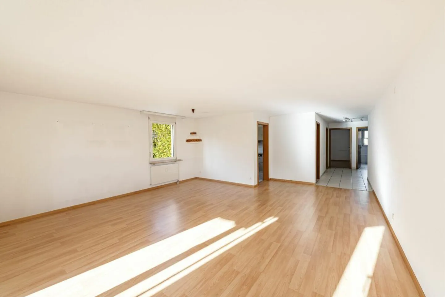 Vie Confortable - Propriété Bien Entretenue - Meilleure Infrastructure - Photo 8 sur 23