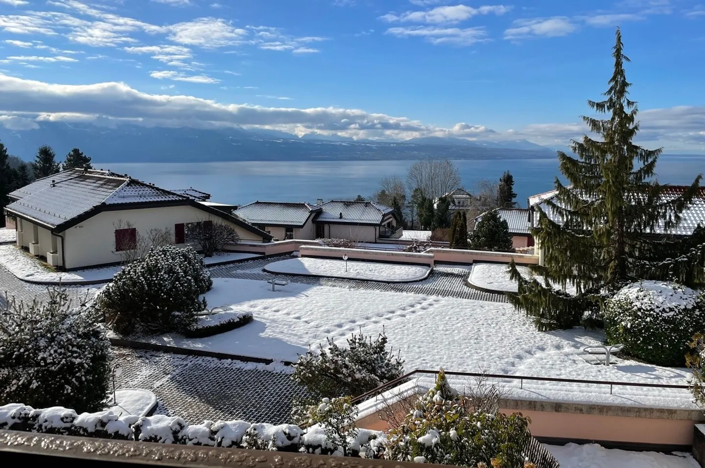 Zu vermieten - 4,5-Zimmer-Wohnung - 130m2 + Terrasse und Balkon - La Croix-Lutry - Foto 2 von 21