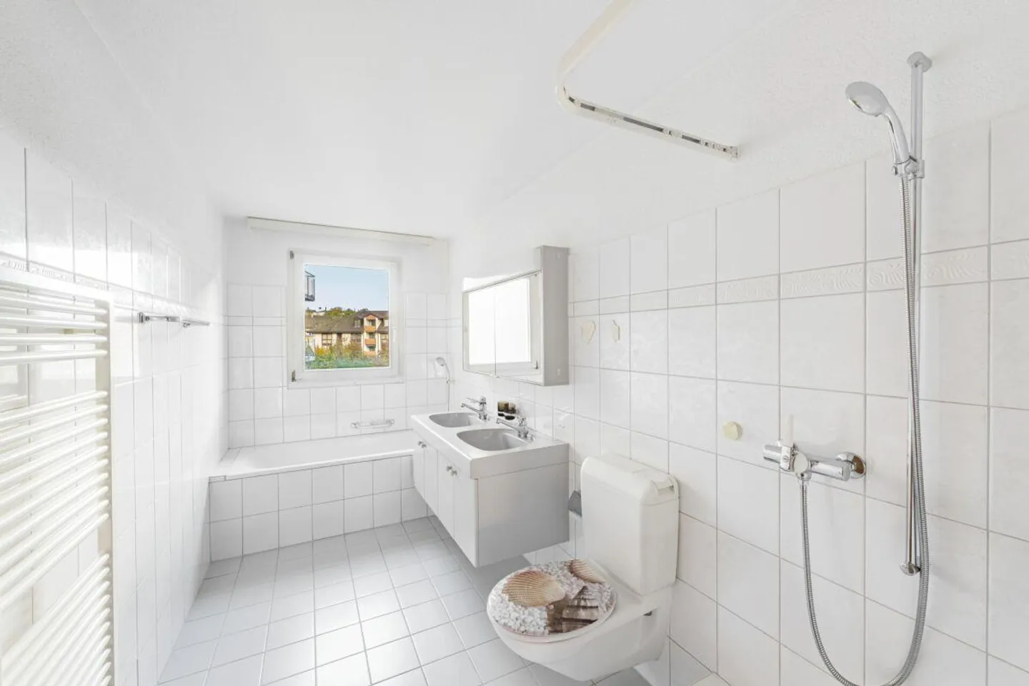 Vie Confortable - Propriété Bien Entretenue - Meilleure Infrastructure - Photo 13 sur 23