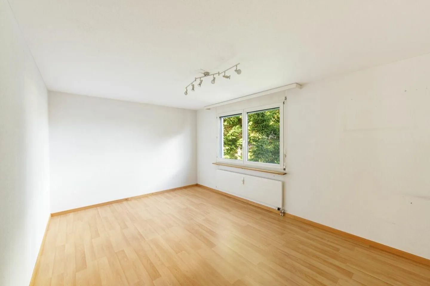 Vie Confortable - Propriété Bien Entretenue - Meilleure Infrastructure - Photo 15 sur 23