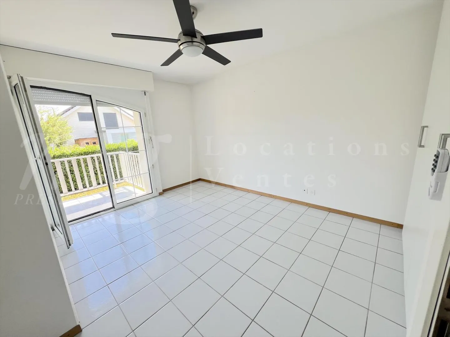 STUPENDA CASA MODERNA CON VERANDA - GIARDINO DI circa 600 m2 - Foto 12 di 13