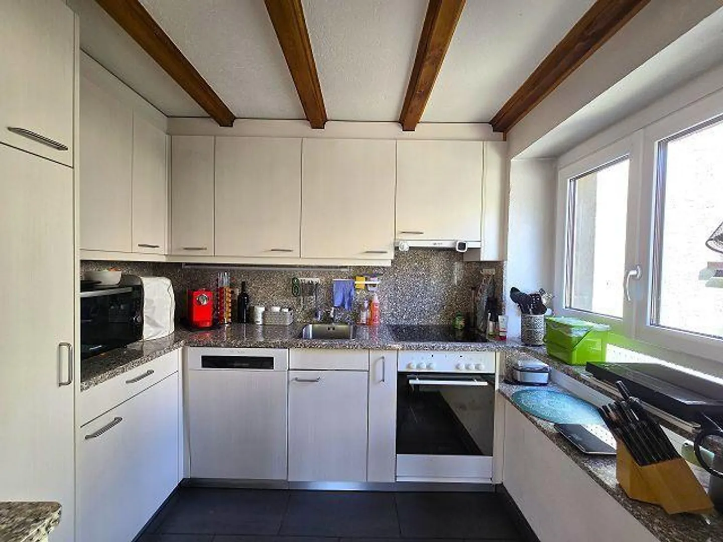 Casa rustica nel nucleo con grande giardino - Foto 8 di 48