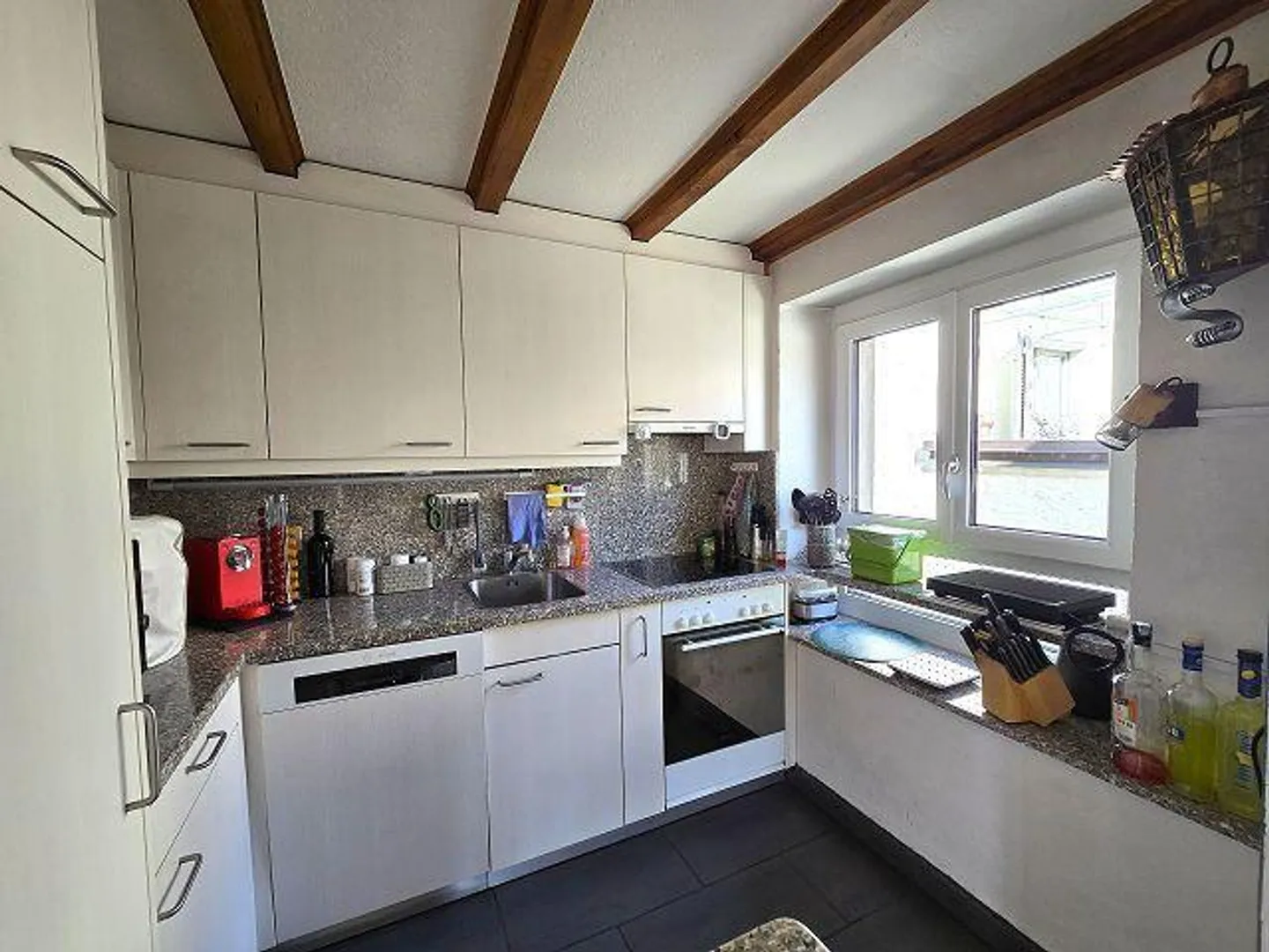 Casa rustica nel nucleo con grande giardino - Foto 9 di 48