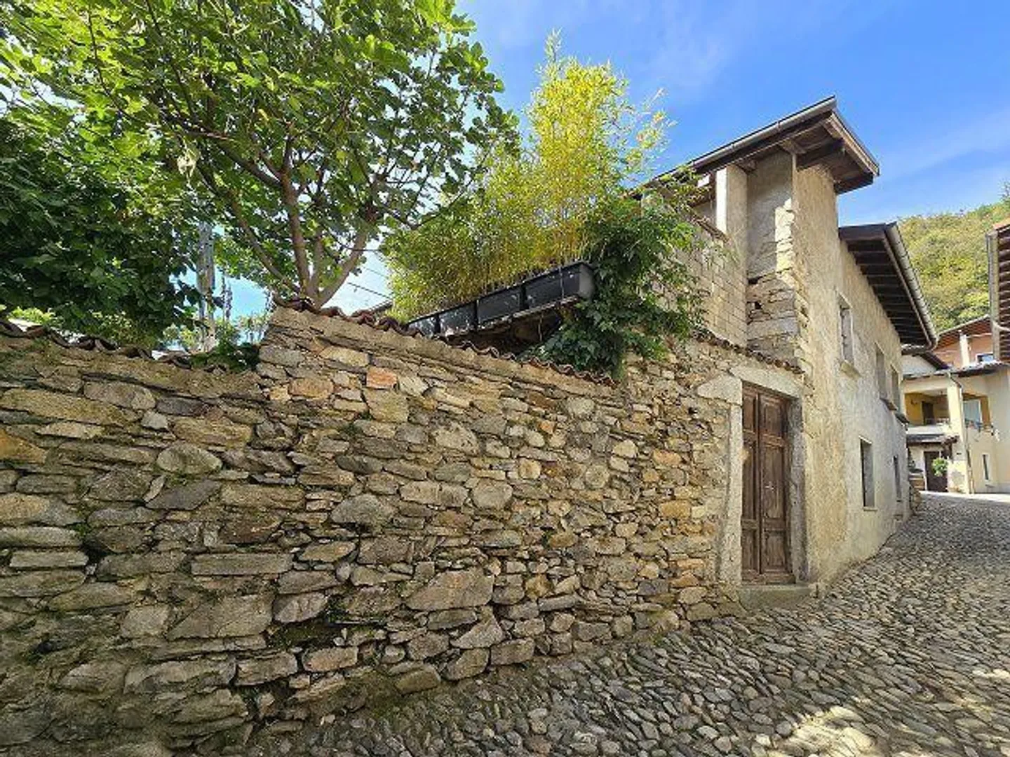 Casa rustica nel nucleo con grande giardino - Foto 40 di 48