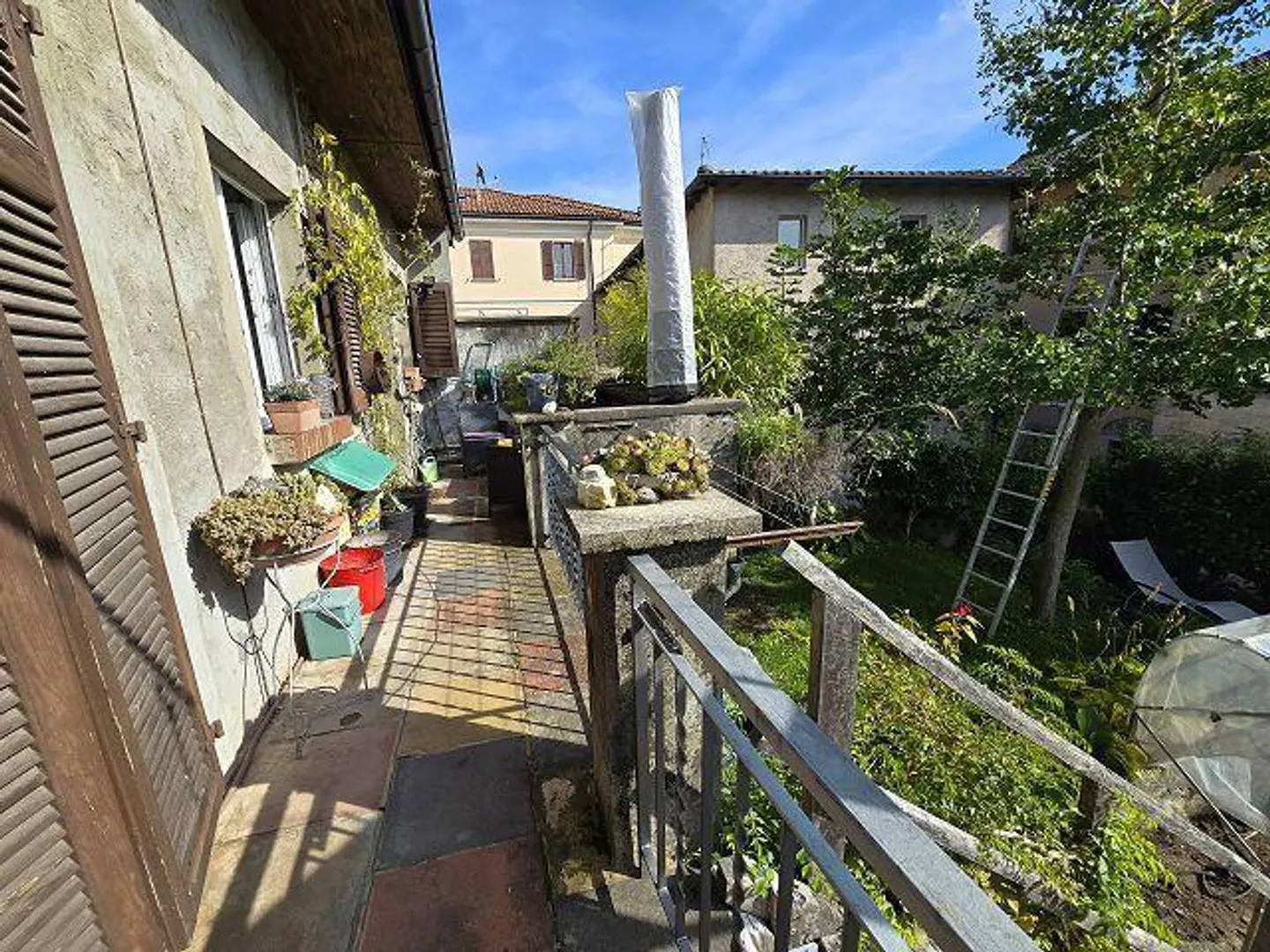 Casa rustica nel nucleo con grande giardino - Foto 32 di 48