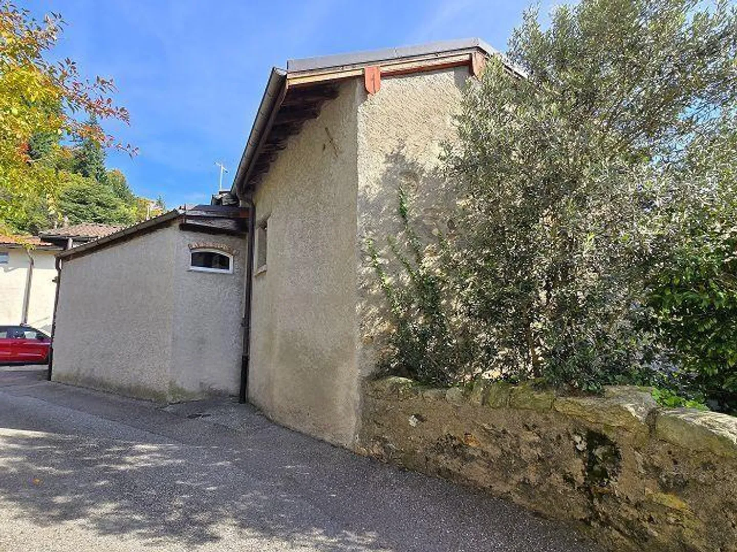Casa rustica nel nucleo con grande giardino - Foto 45 di 48