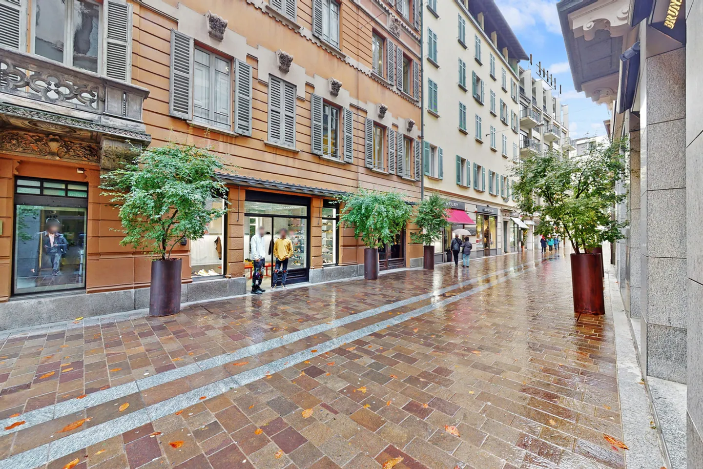 5 CHAMBRES DANS UN IMMEUBLE D'ÉPOQUE AU COEUR DE LUGANO - Photo 1 sur 13