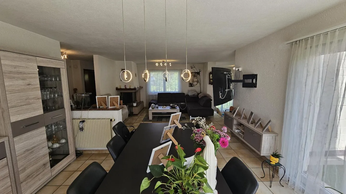 Charming Family Home with Garden - Photo 6 of 11
