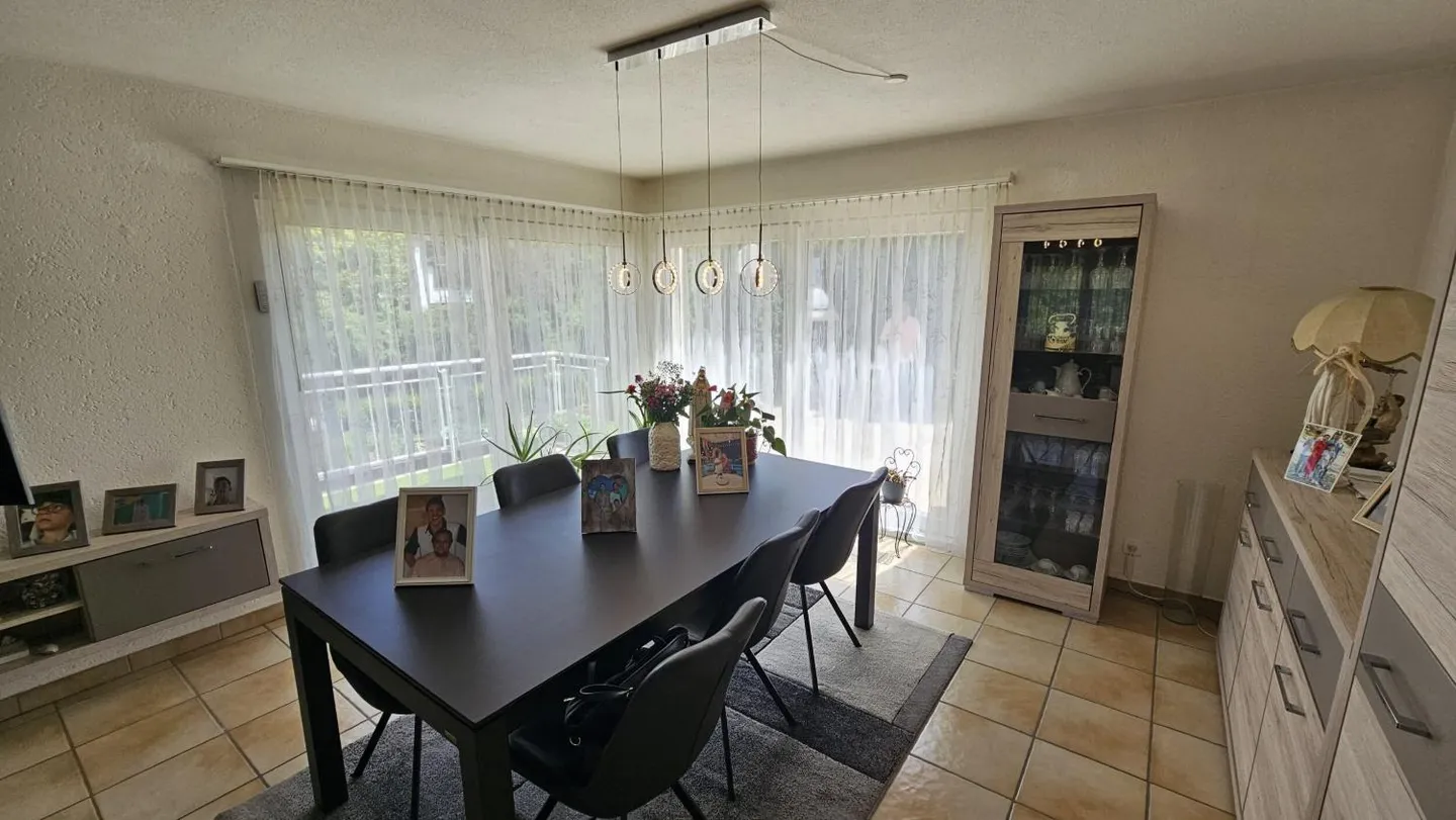 Charming Family Home with Garden - Photo 7 of 11