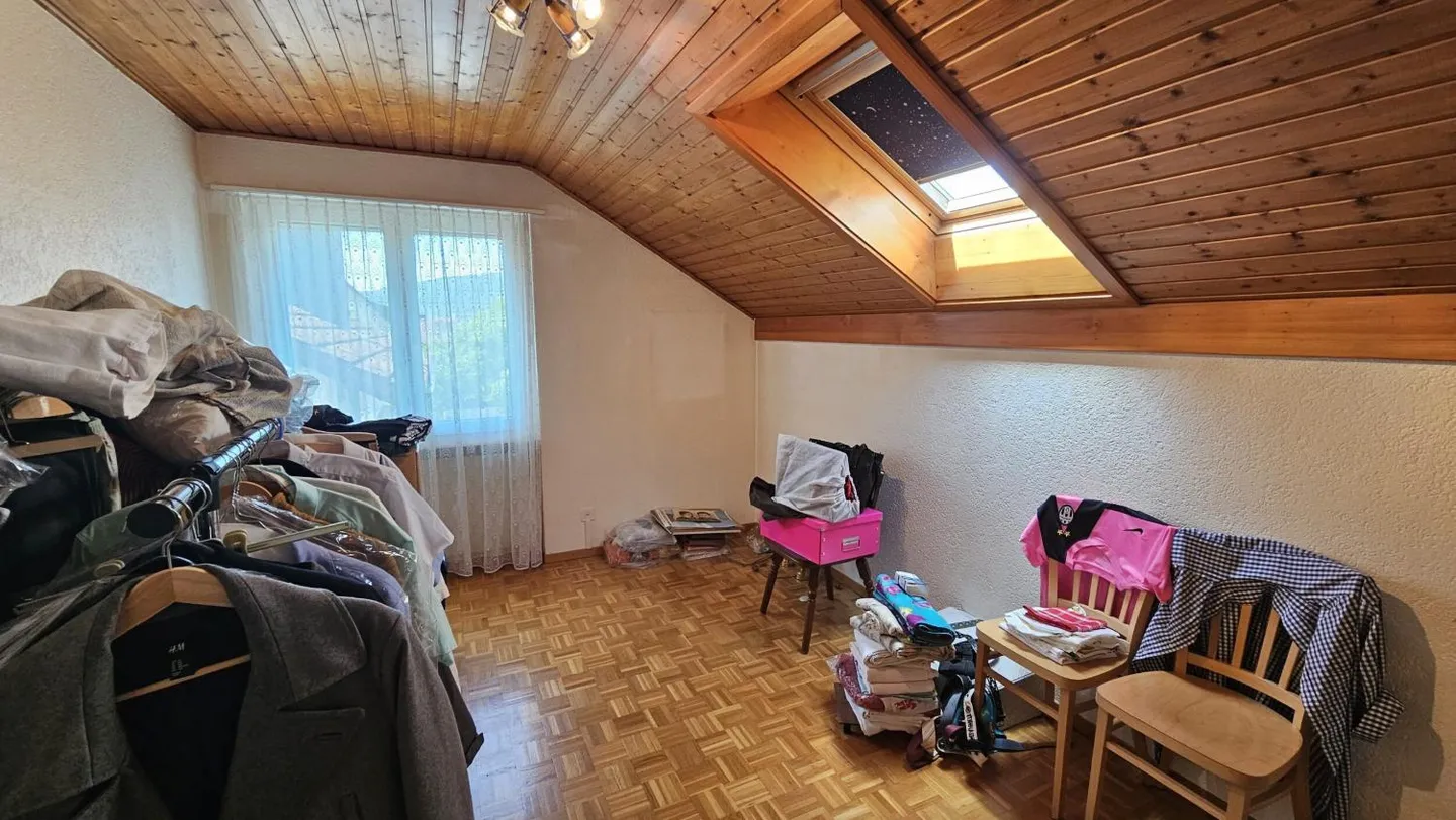 Charming Family Home with Garden - Photo 9 of 11
