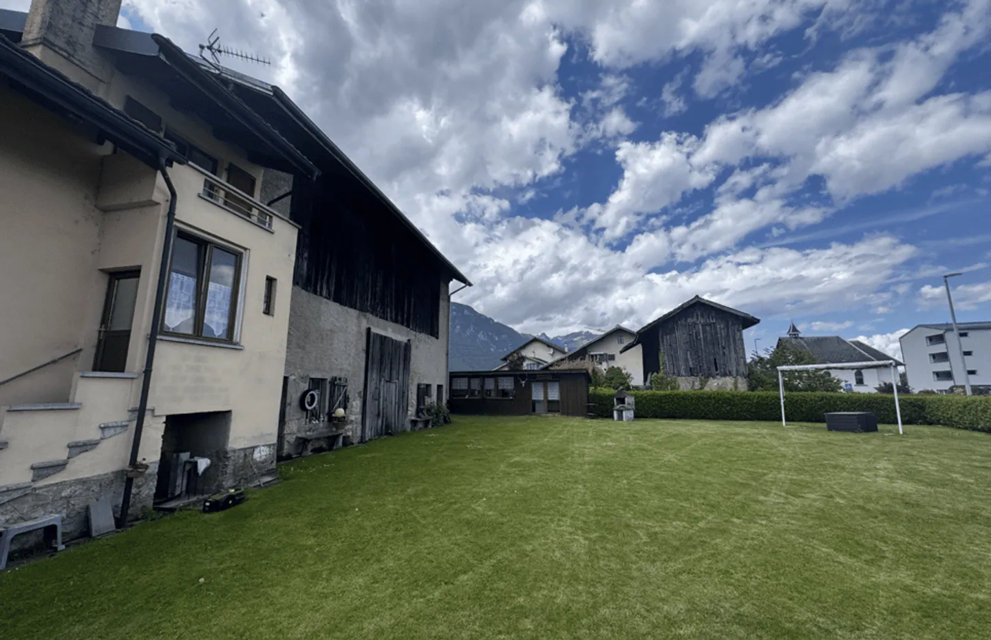 Entwicklungsgelegenheit - Behausbare Farm + Scheune zu entwickeln - Collombey - Foto 4 von 8