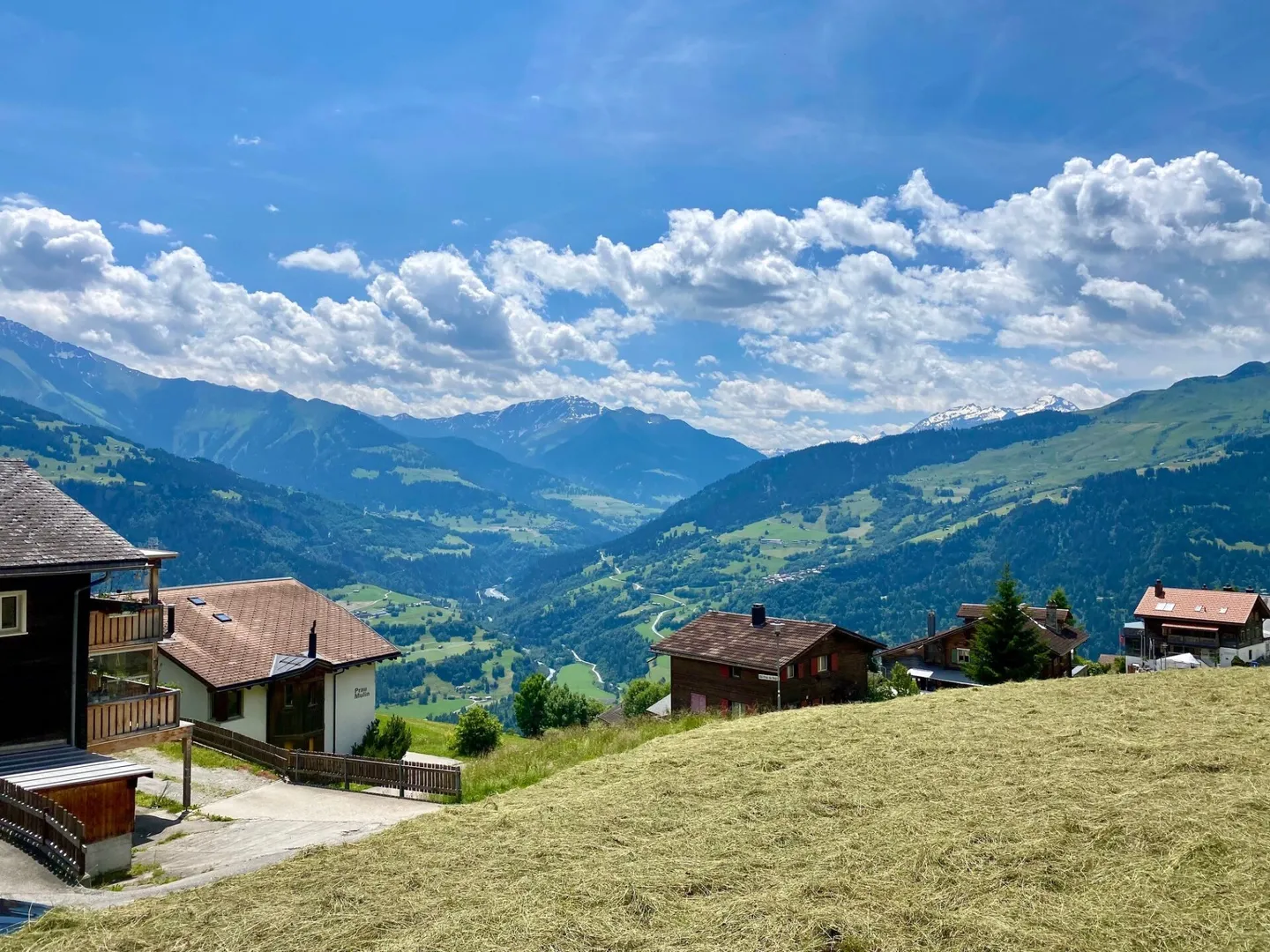 NUOVA COSTRUZIONE Casa MAISSEN di 6.5 locali "Casas Ual" (Residenza PRIMARIA) in posizione residenziale idilliaca a Ladir - Foto 2 di 14