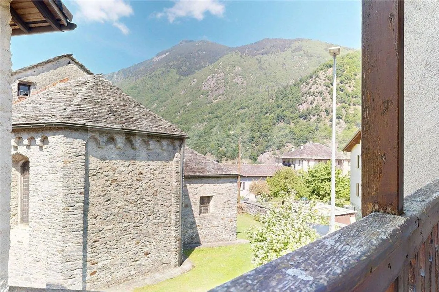 Maison spacieuse avec balcons panoramiques et parking couvert - Photo 13 sur 13