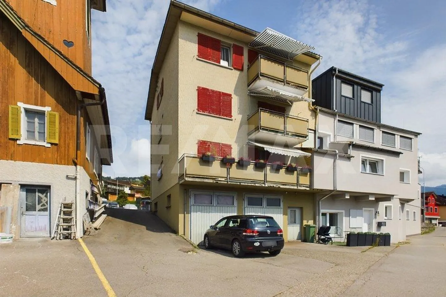 Casa plurifamiliare con 3 appartamenti - Il tuo investimento in un attraente... - Foto 1 di 13