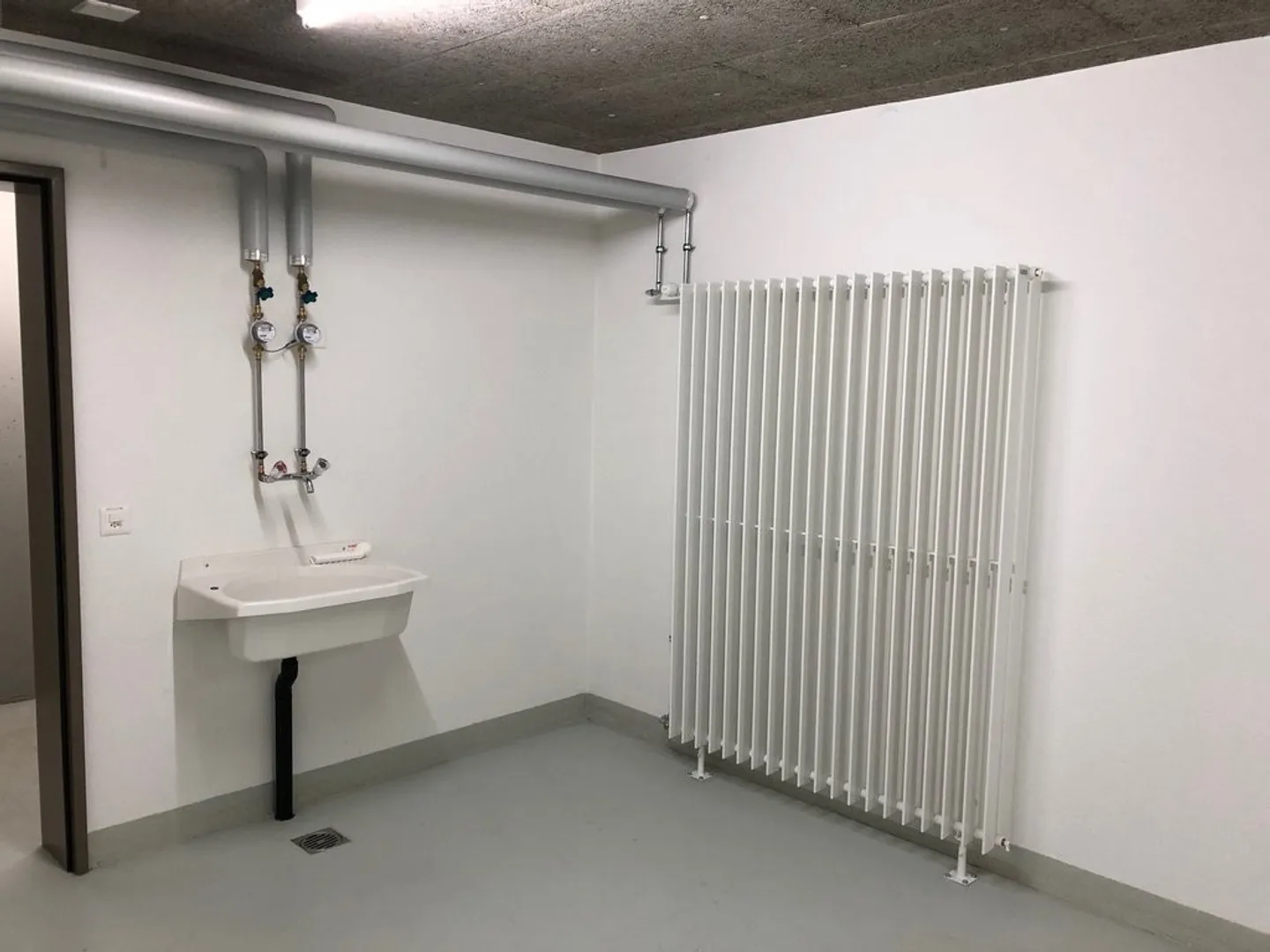 Salle de bricolage à louer à Boll - Photo 2 sur 2