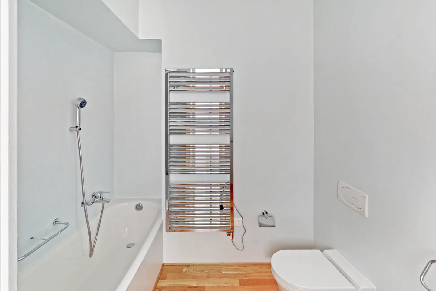 5 CHAMBRES DANS UN IMMEUBLE D'ÉPOQUE AU COEUR DE LUGANO - Photo 10 sur 13