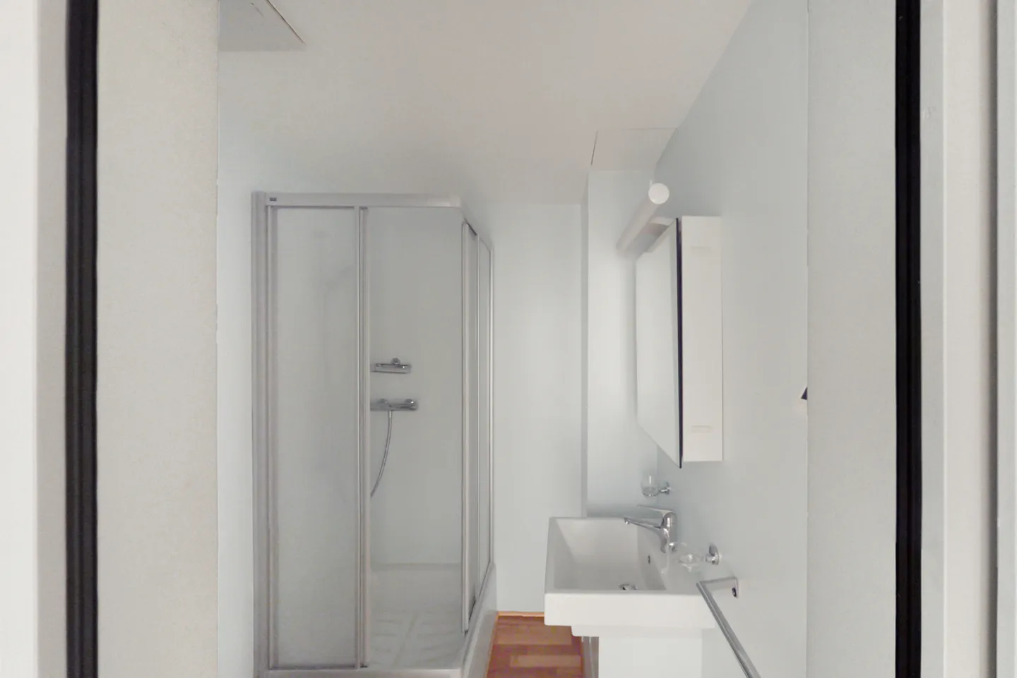 5 CHAMBRES DANS UN IMMEUBLE D'ÉPOQUE AU COEUR DE LUGANO - Photo 11 sur 13