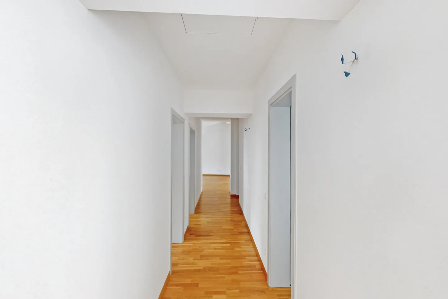 5 CHAMBRES DANS UN IMMEUBLE D'ÉPOQUE AU COEUR DE LUGANO - Photo 12 sur 13